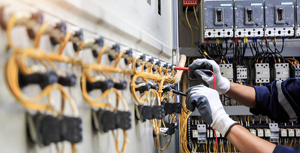 Professional Electrician technician working in Munford, TN